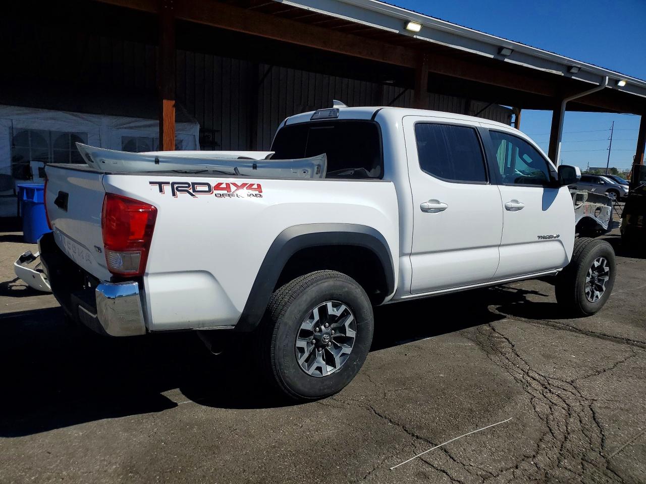 2017 TOYOTA TACOMA TRD OFF-ROAD photo 5