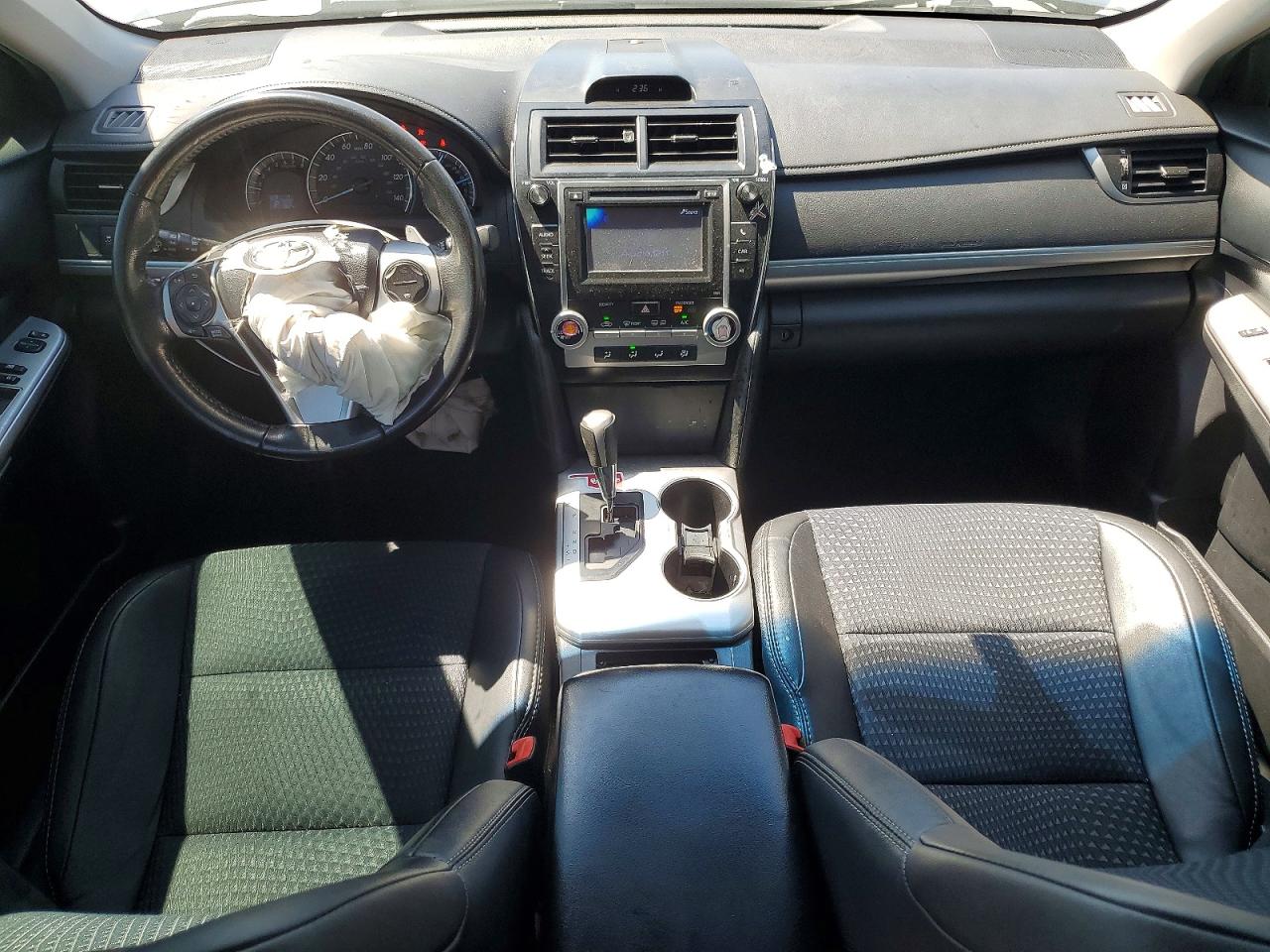 2013 TOYOTA CAMRY SE photo 15