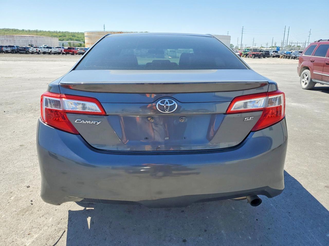 2013 TOYOTA CAMRY SE photo 11