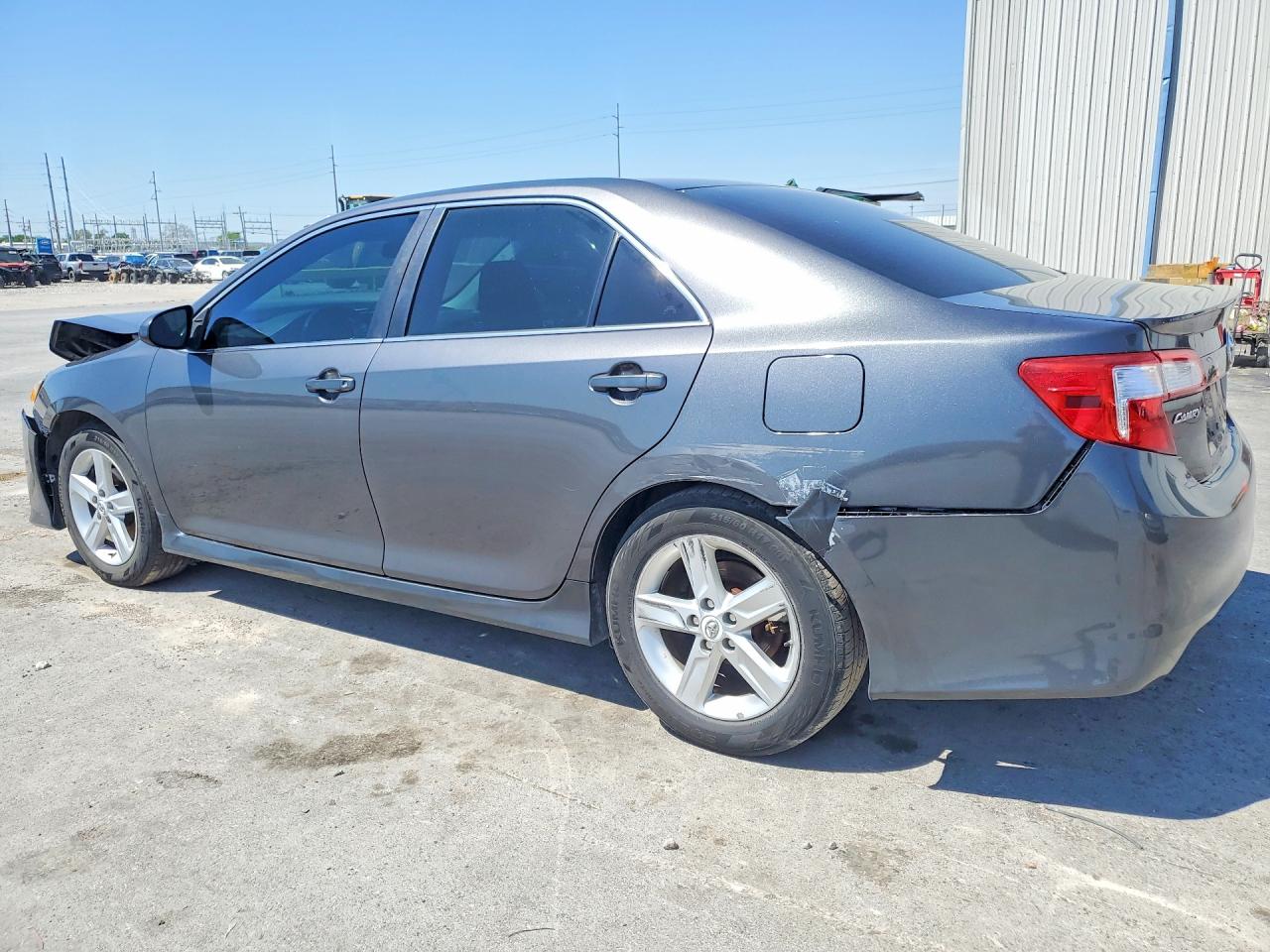 2013 TOYOTA CAMRY SE photo 3
