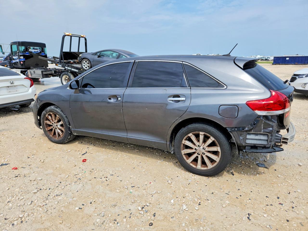 2012 TOYOTA VENZA LE photo 3