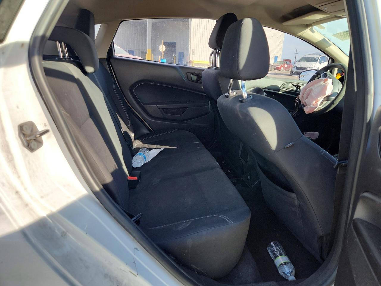 2018 FORD FIESTA SE photo 19