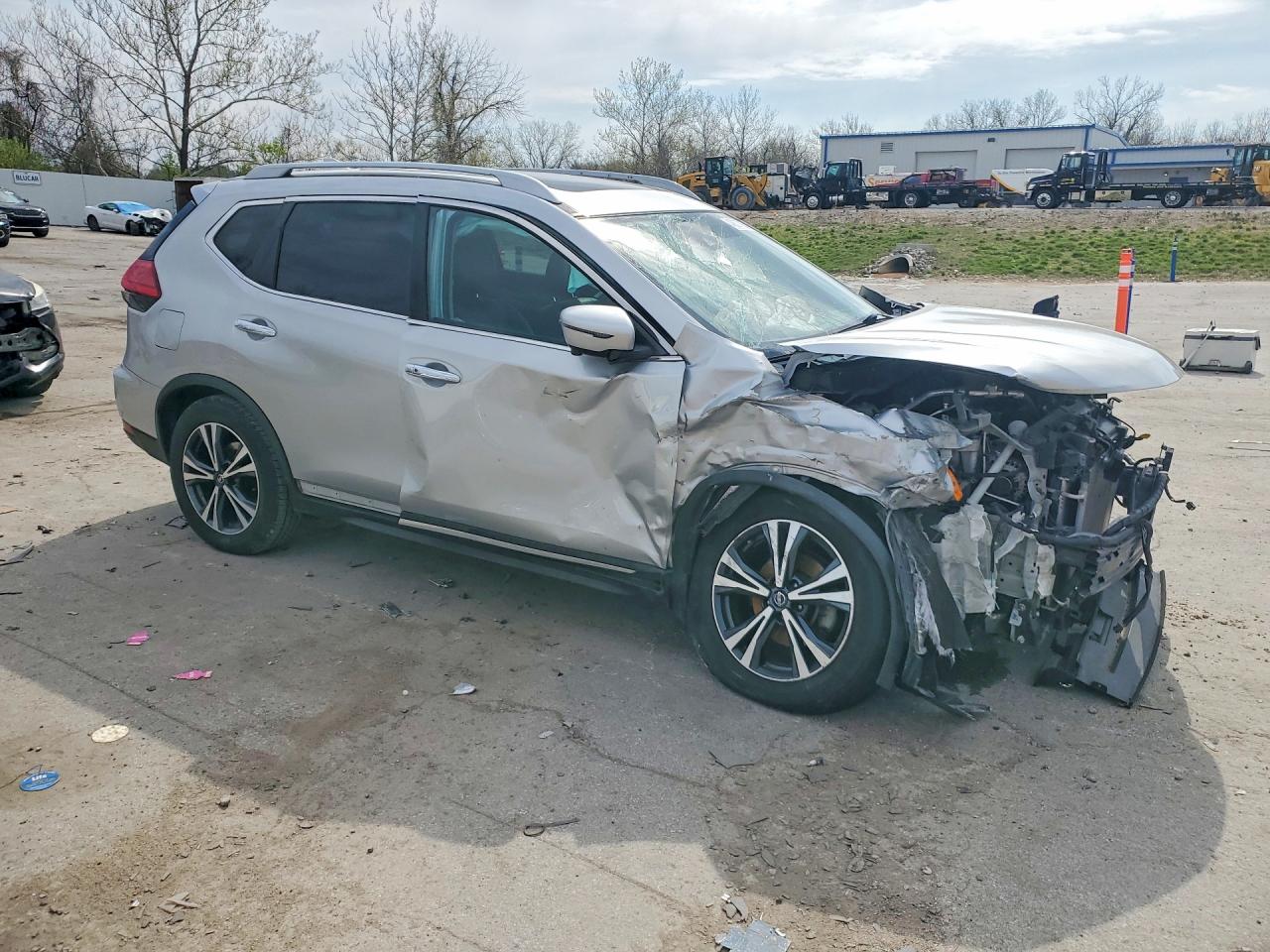 2017 NISSAN ROGUE SL photo 10