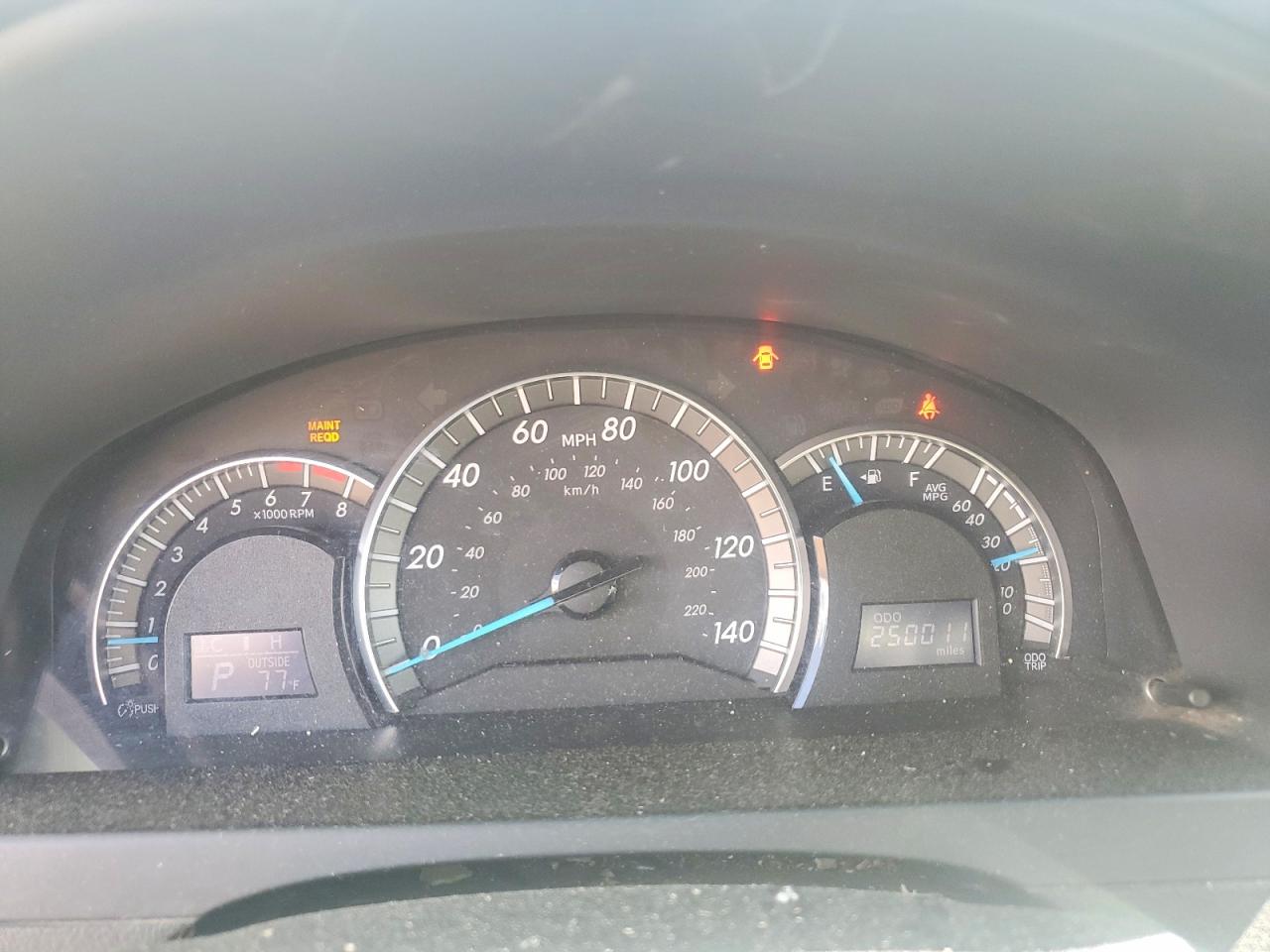 2014 TOYOTA CAMRY SE photo 9