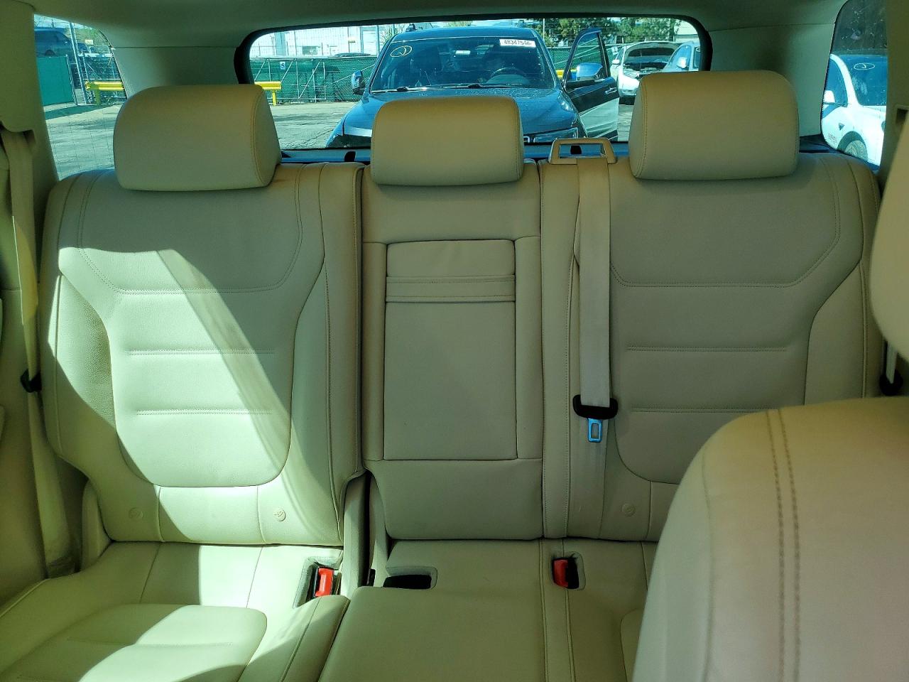 2011 VOLKSWAGEN TOUAREG V6 photo 19