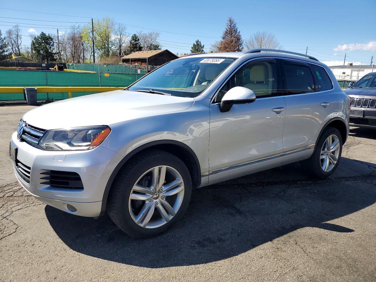 2011 VOLKSWAGEN TOUAREG