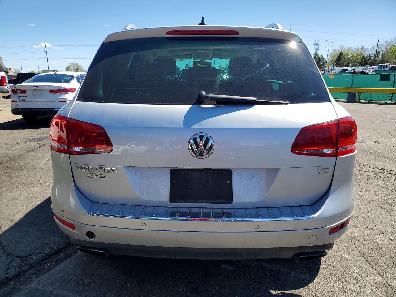 2011 VOLKSWAGEN TOUAREG V6 photo 11