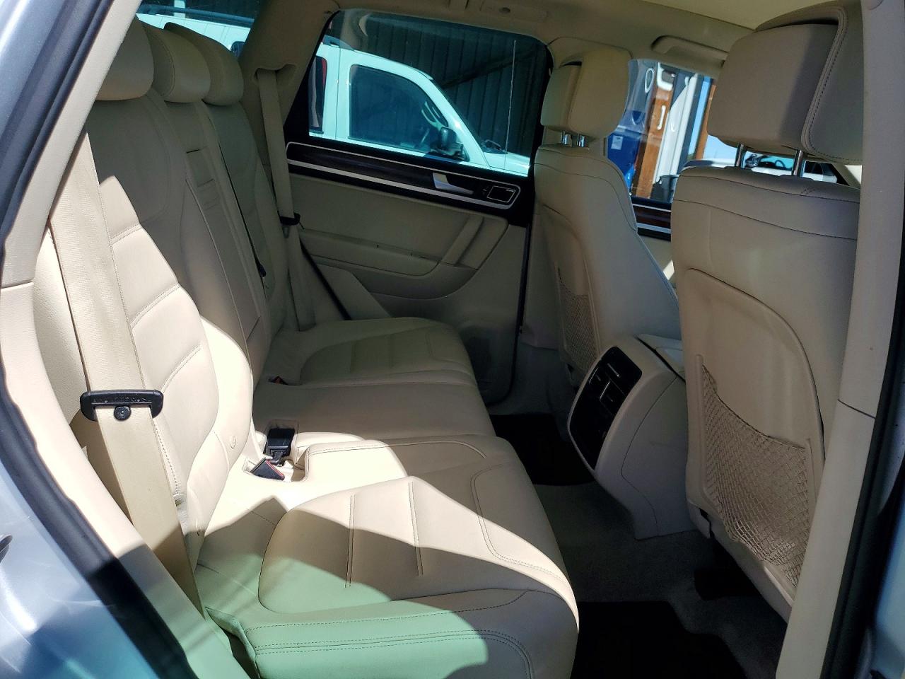 2011 VOLKSWAGEN TOUAREG V6 photo 21