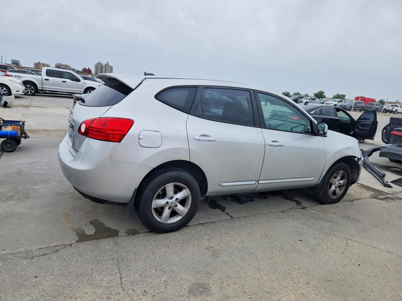 2013 NISSAN ROGUE S photo 5