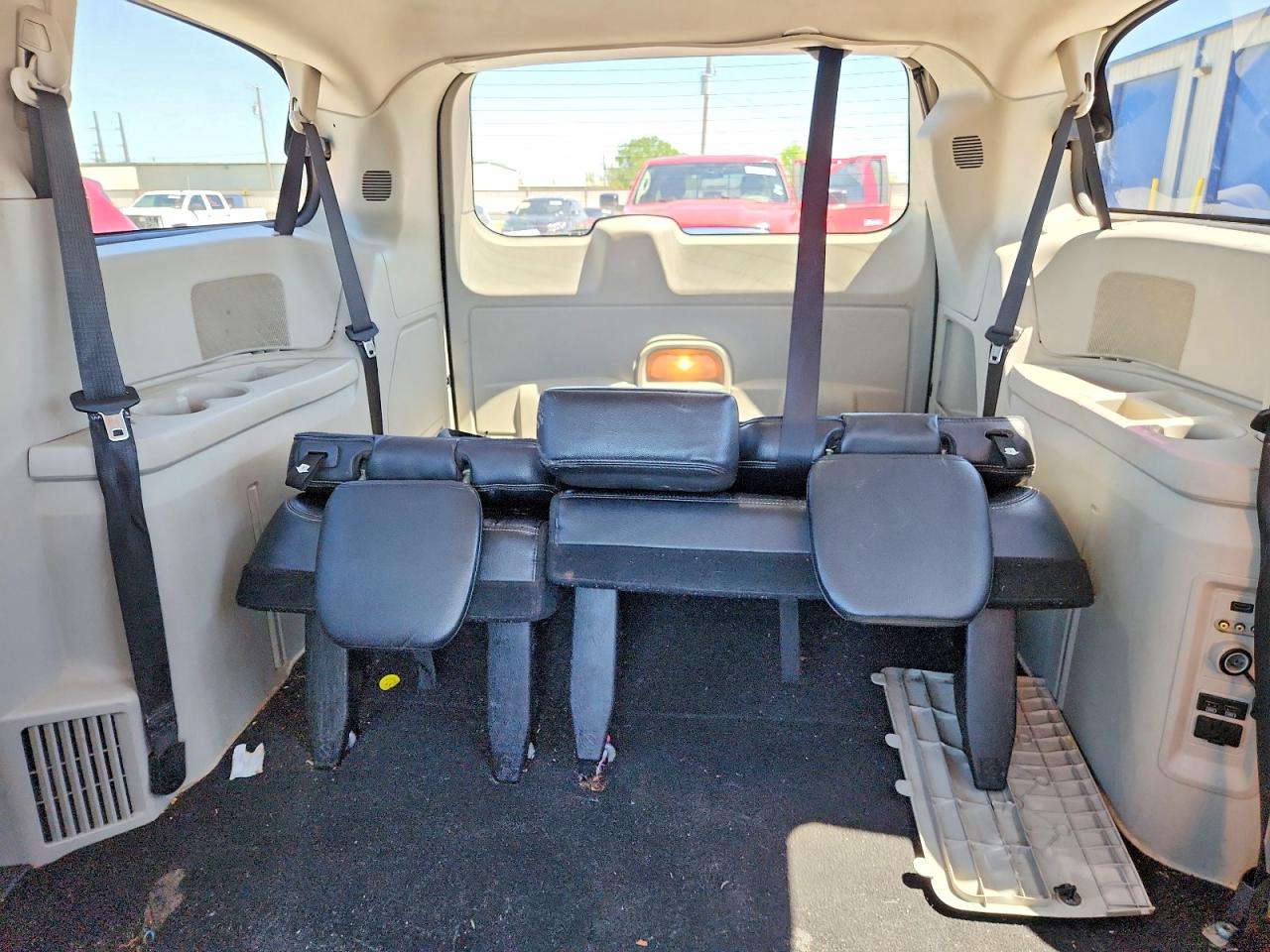 2015 CHRYSLER TOWN & COUNTRY TOURING photo 19