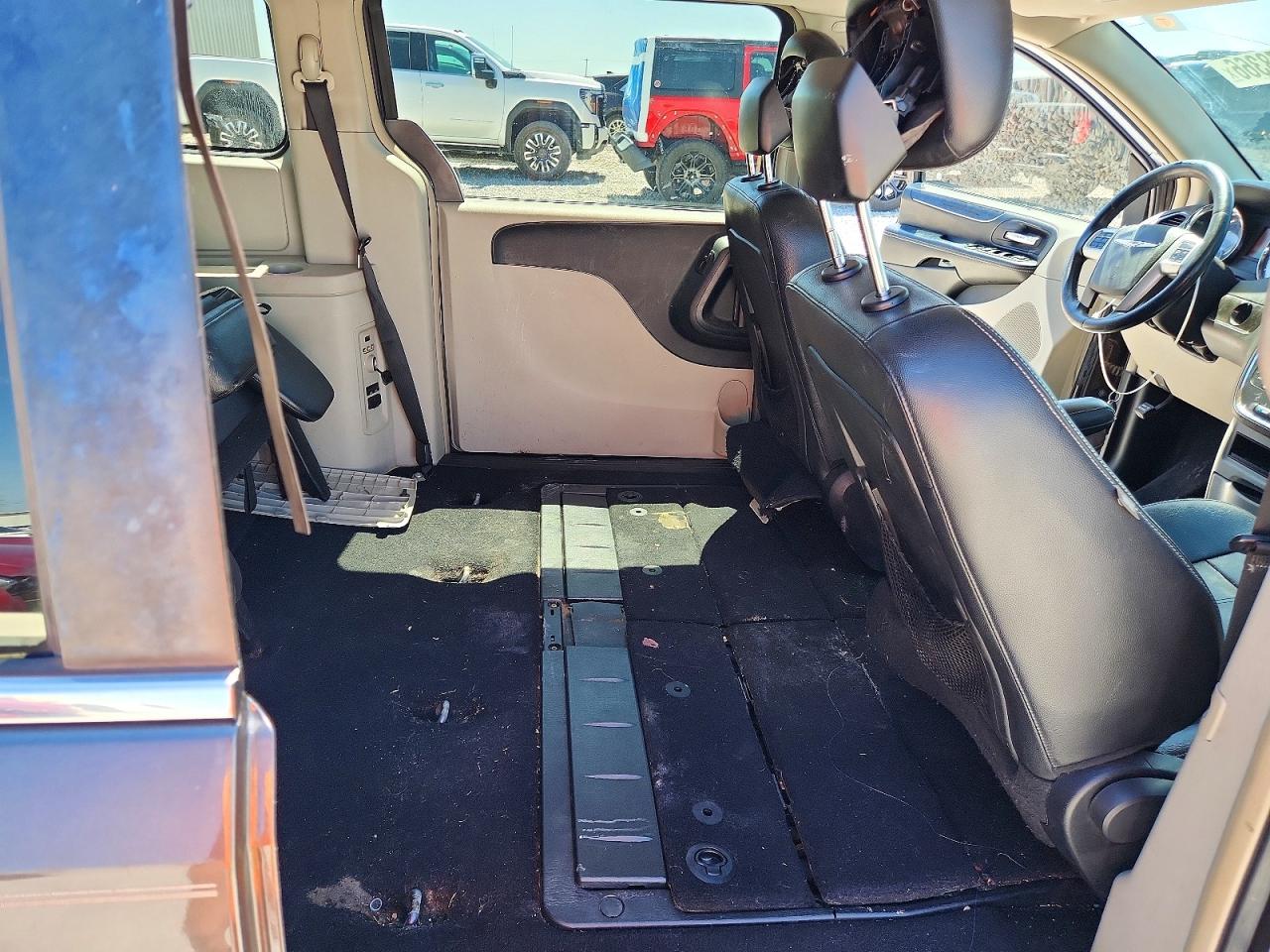 2015 CHRYSLER TOWN & COUNTRY TOURING photo 21