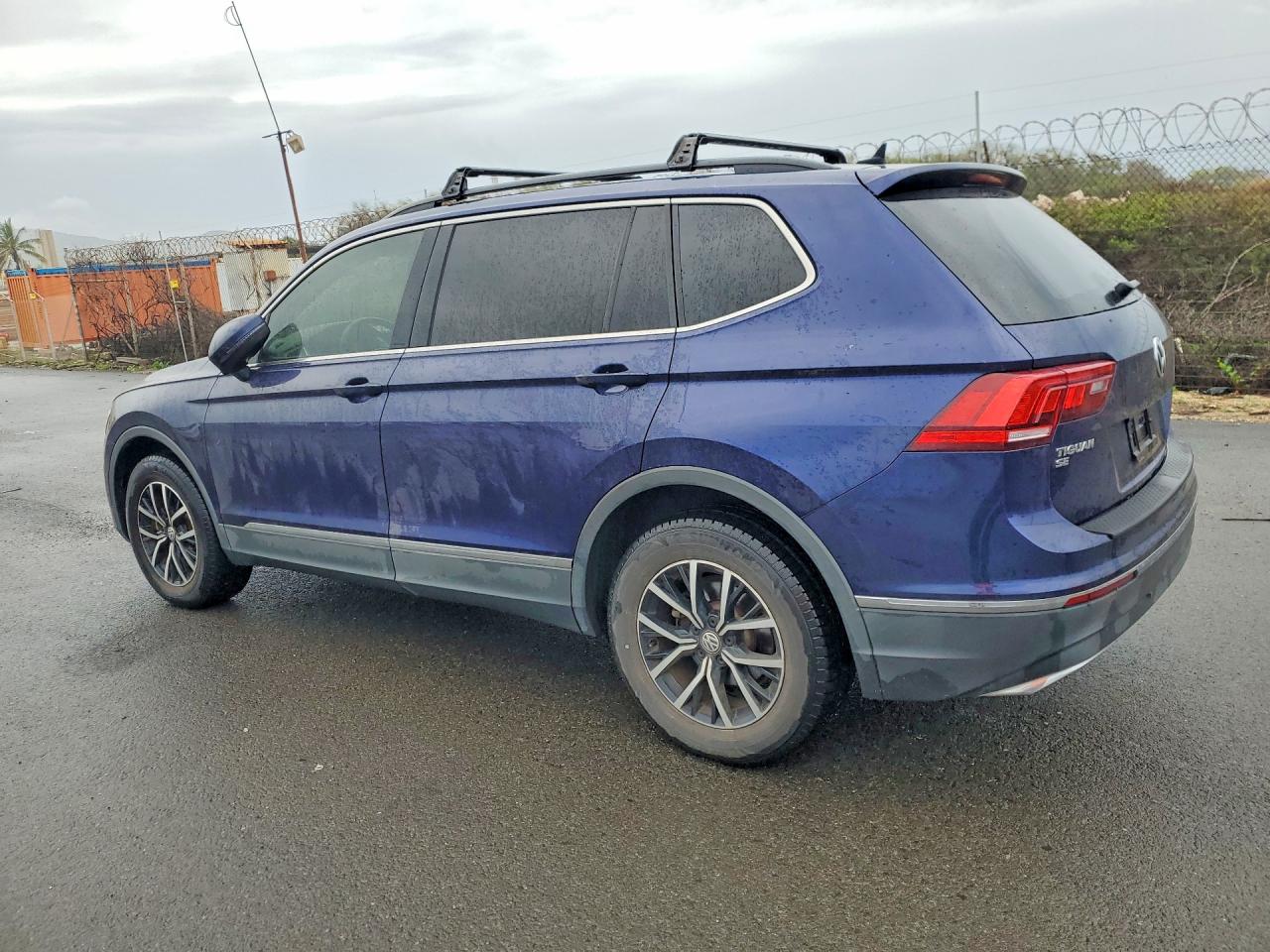 2021 VOLKSWAGEN TIGUAN SE photo 3