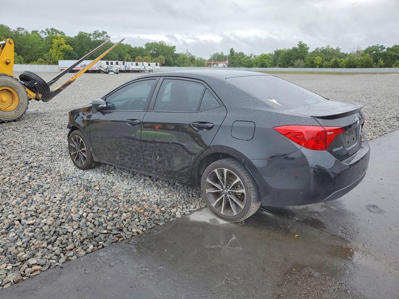 2019 TOYOTA COROLLA SE photo 3