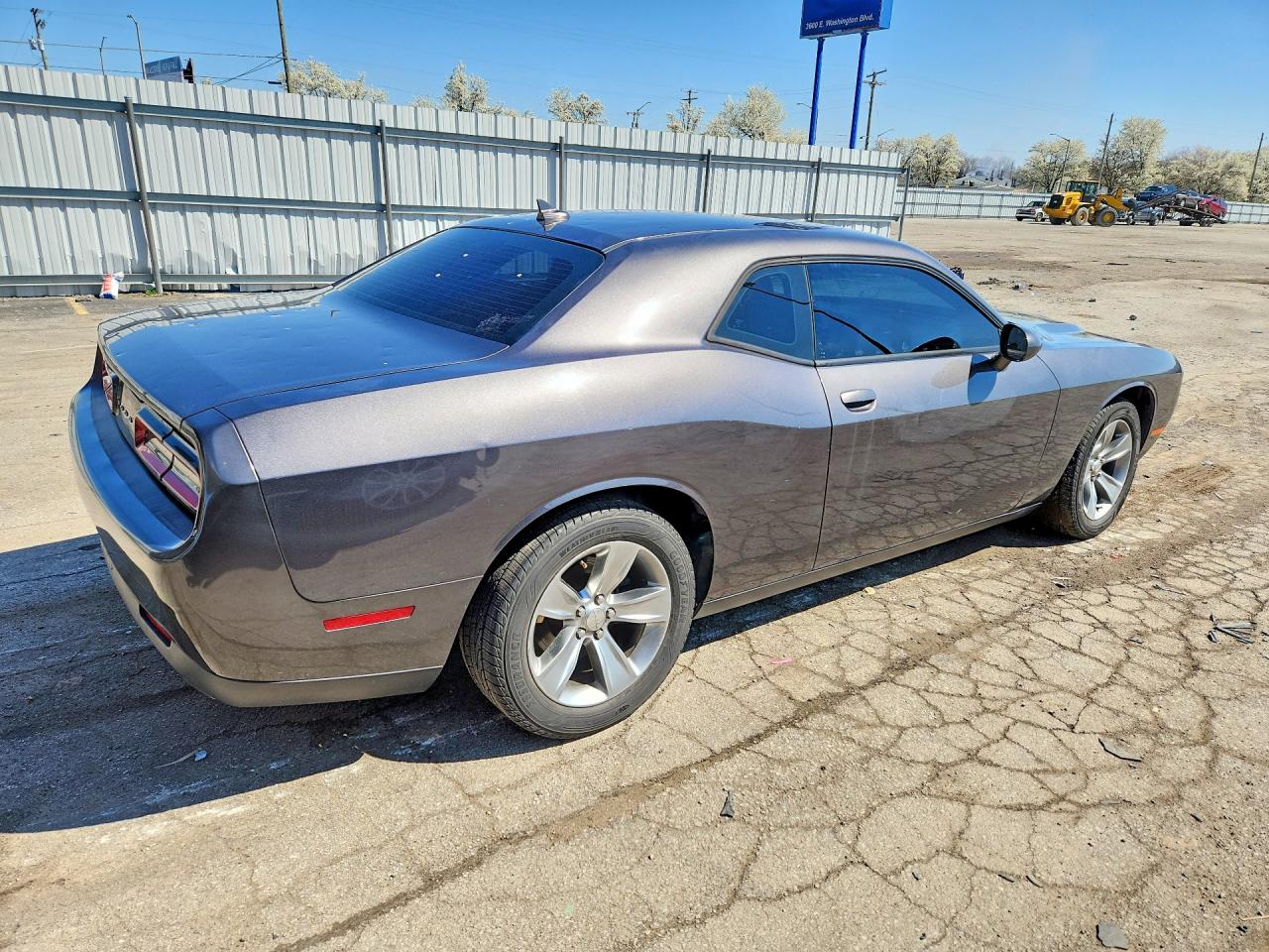 2016 DODGE CHALLENGER SXT photo 3