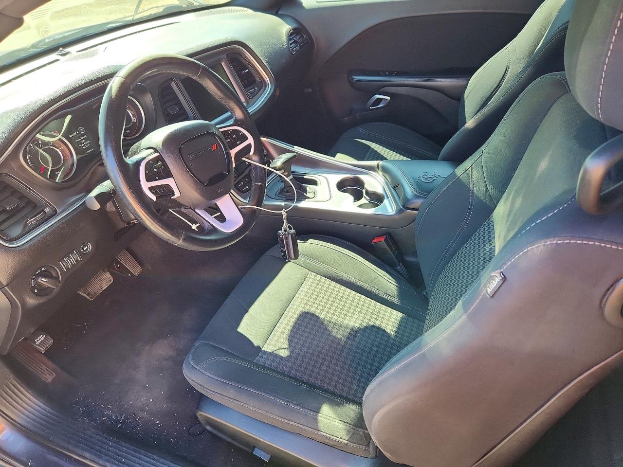 2016 DODGE CHALLENGER SXT photo 7