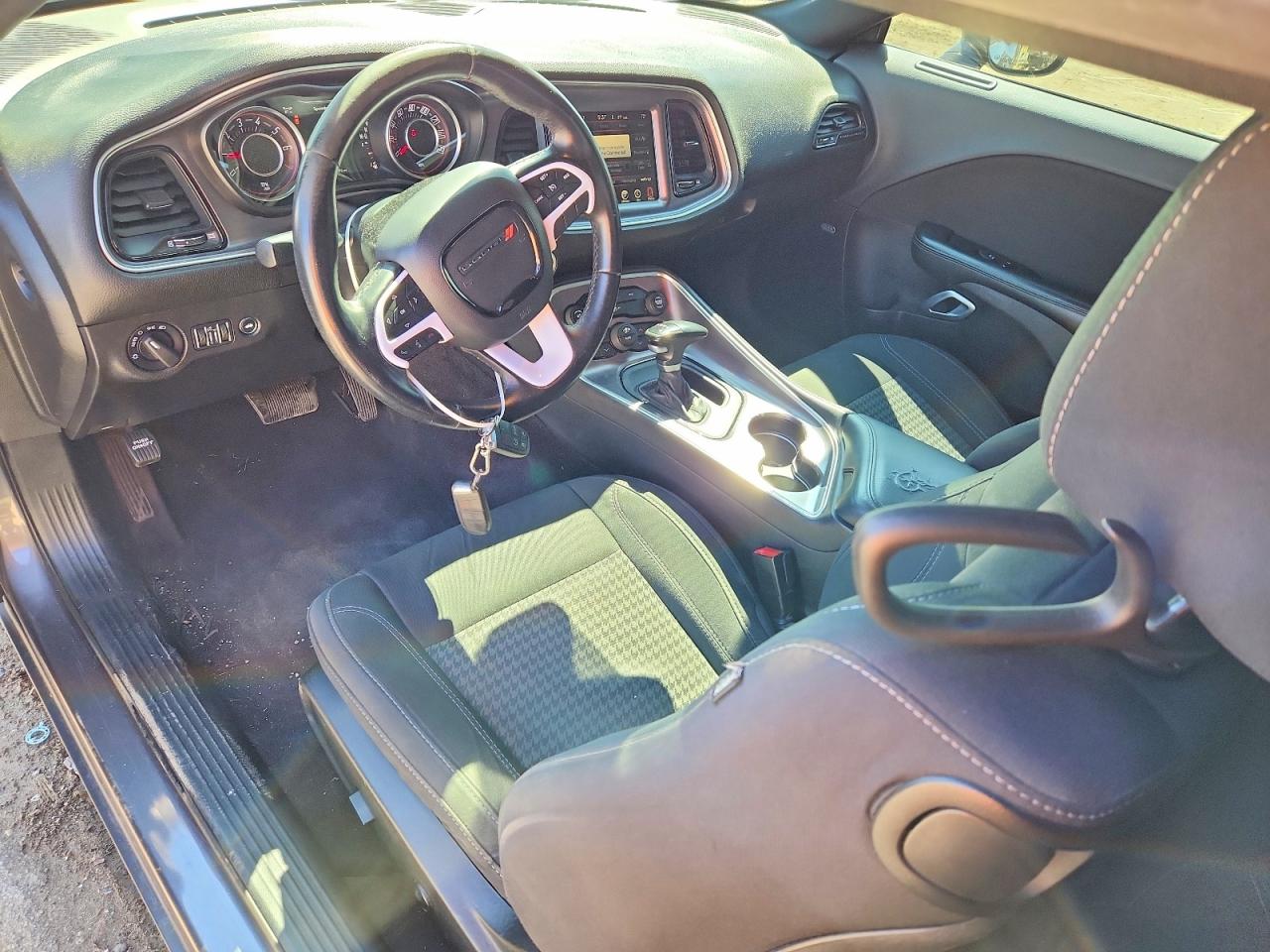 2016 DODGE CHALLENGER SXT photo 8