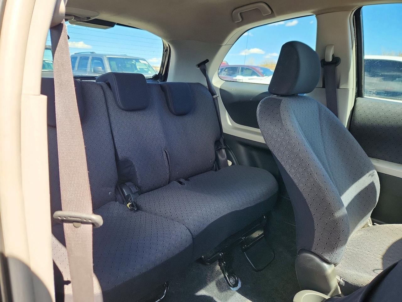 2010 TOYOTA YARIS BASE photo 28
