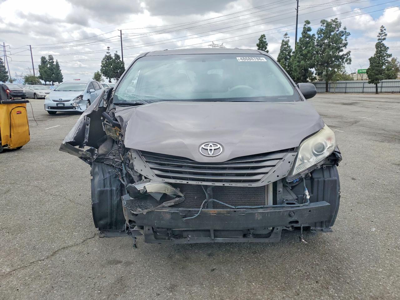 2014 TOYOTA SIENNA XLE 8-PASSENGER photo 9