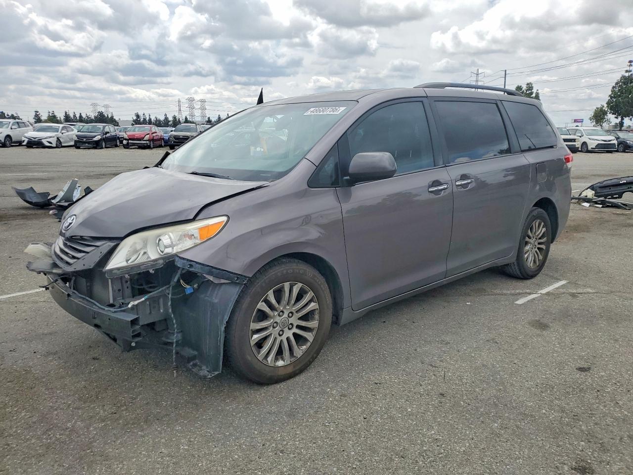 2014 TOYOTA SIENNA