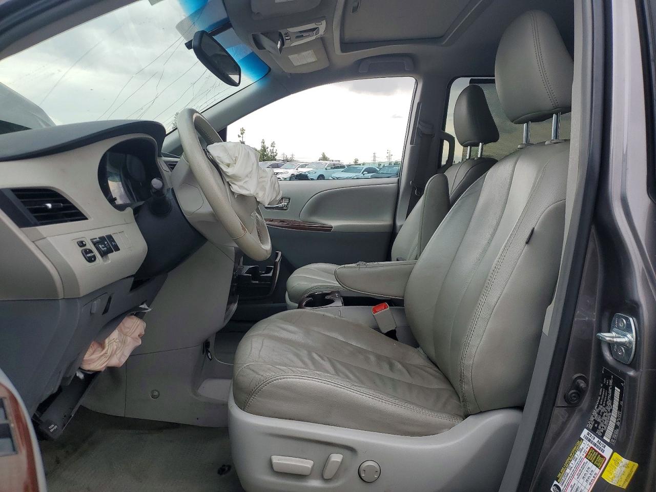 2014 TOYOTA SIENNA XLE 8-PASSENGER photo 13