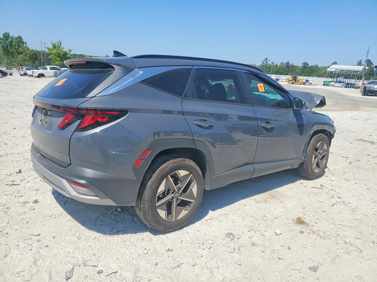 2025 HYUNDAI TUCSON SEL photo 3