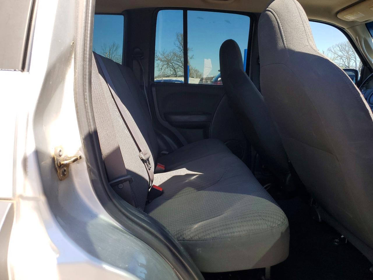 2002 JEEP LIBERTY SPORT photo 21