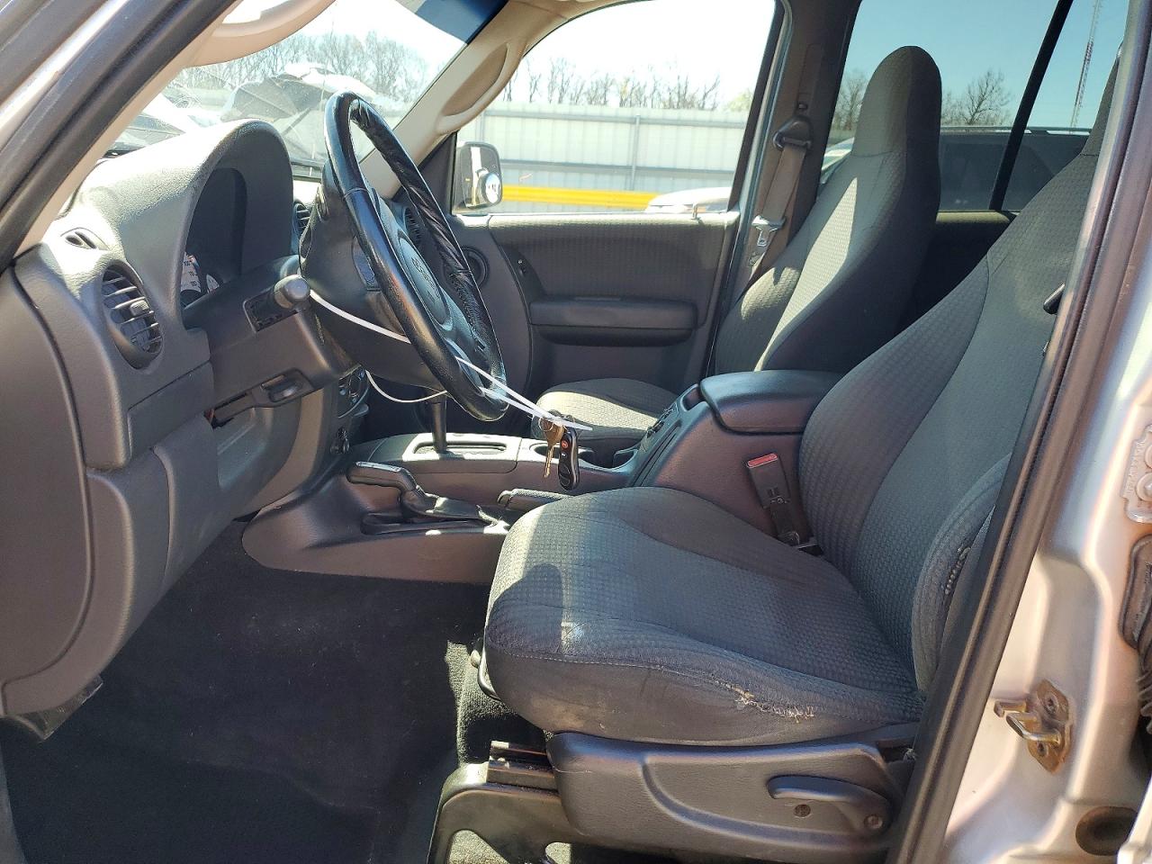 2002 JEEP LIBERTY SPORT photo 13