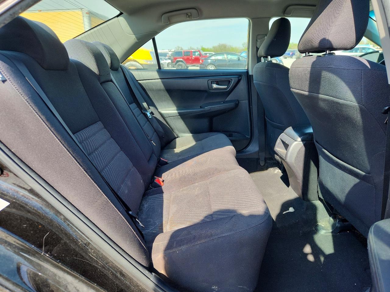 2015 TOYOTA CAMRY LE photo 28