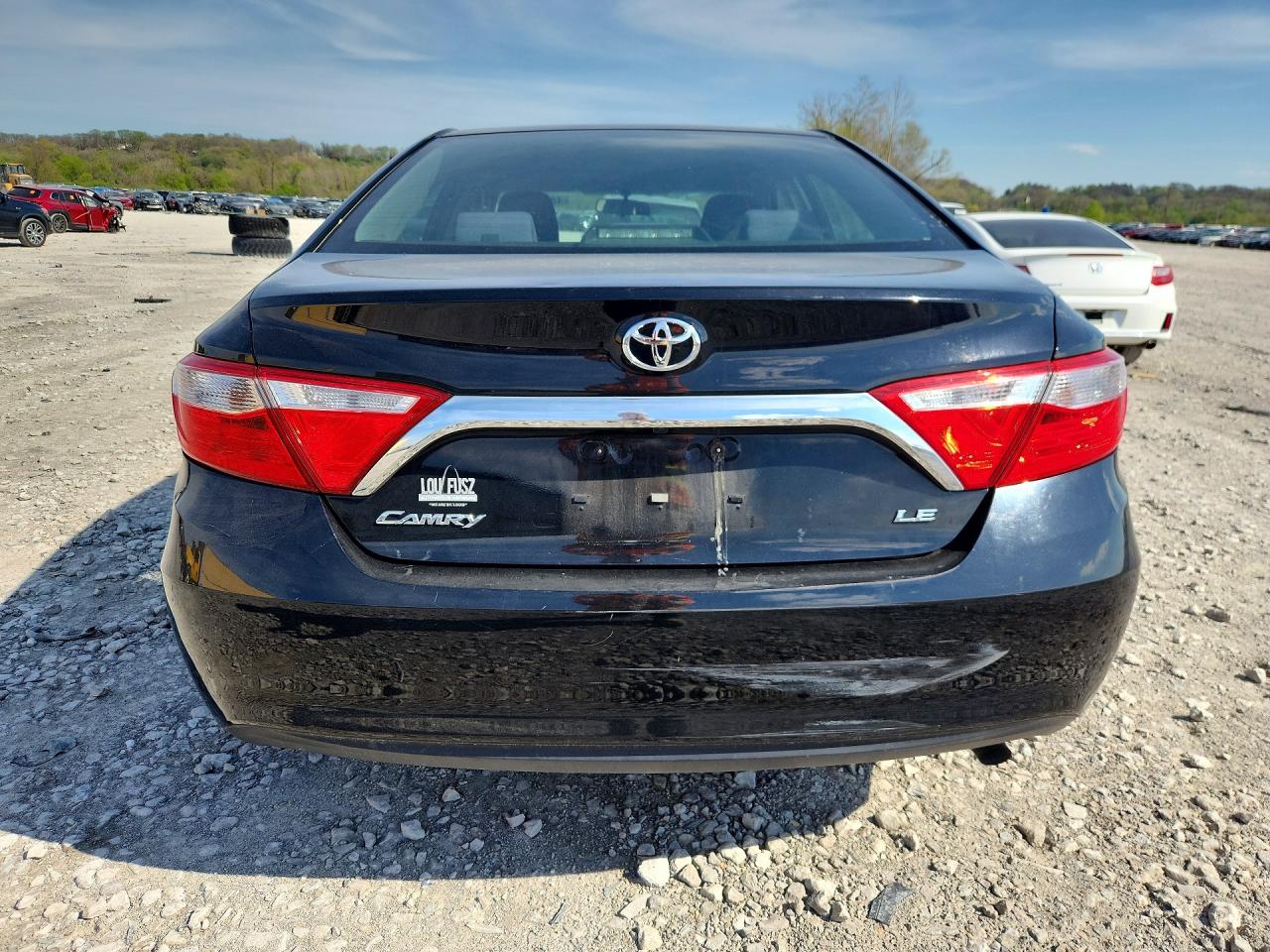 2015 TOYOTA CAMRY LE photo 16