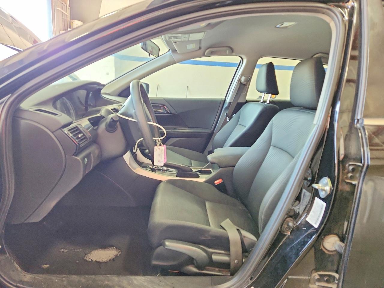 2016 HONDA ACCORD LX photo 13