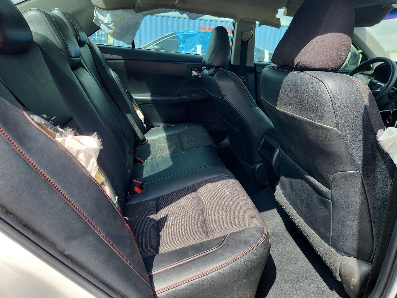 2016 TOYOTA CAMRY SE photo 19