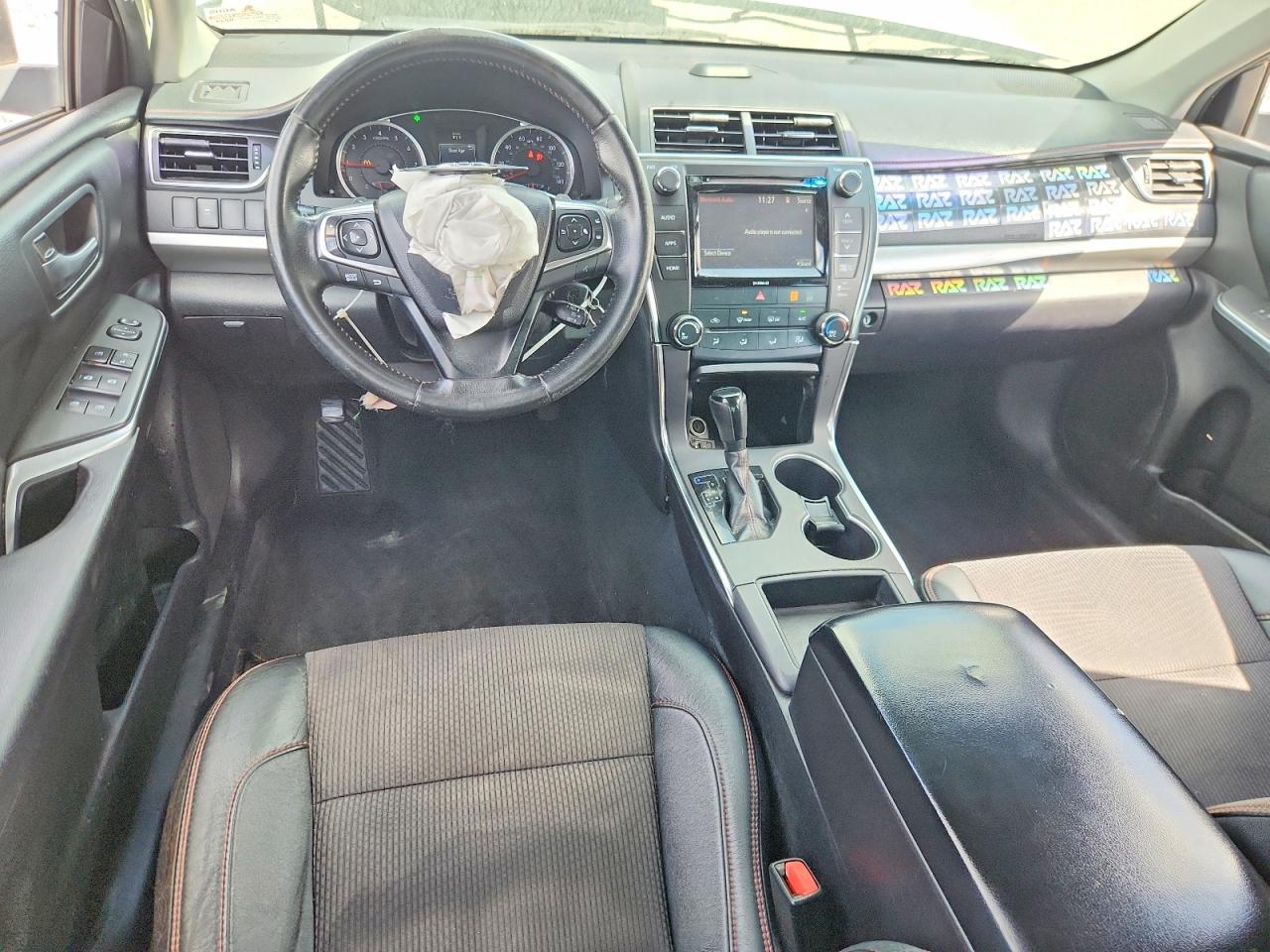 2016 TOYOTA CAMRY SE photo 15