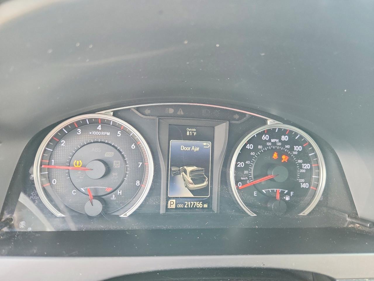 2016 TOYOTA CAMRY SE photo 17