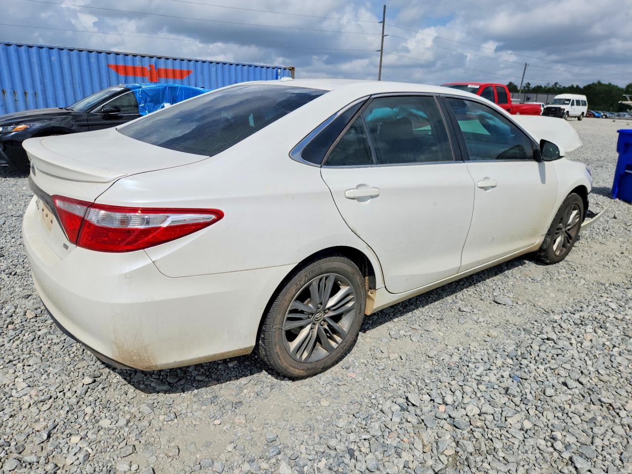 2016 TOYOTA CAMRY SE photo 5