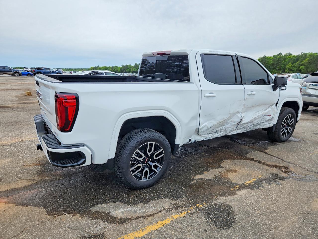 2025 GMC SIERRA K1500 AT4 photo 3