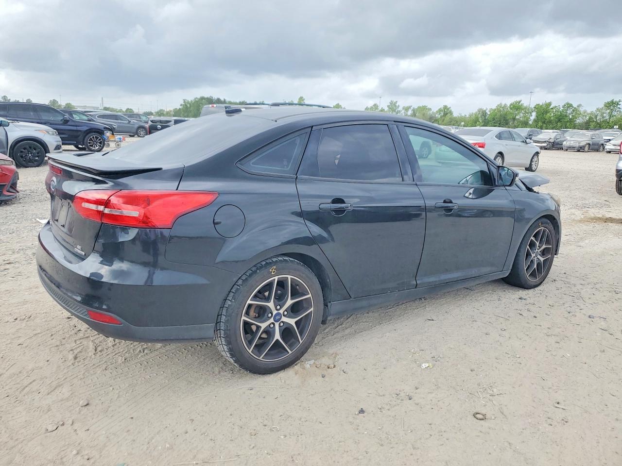 2015 FORD FOCUS SE photo 7