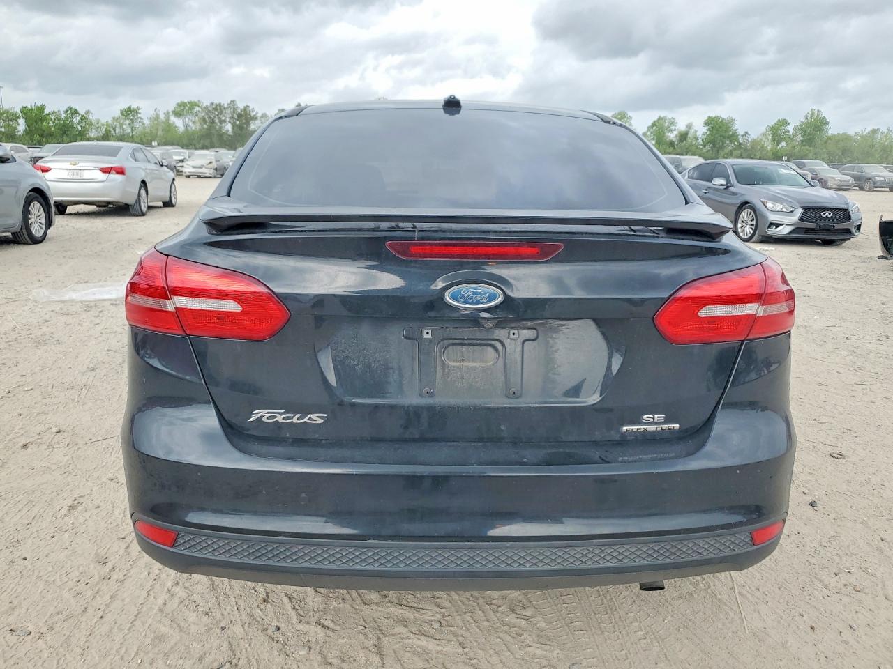 2015 FORD FOCUS SE photo 16