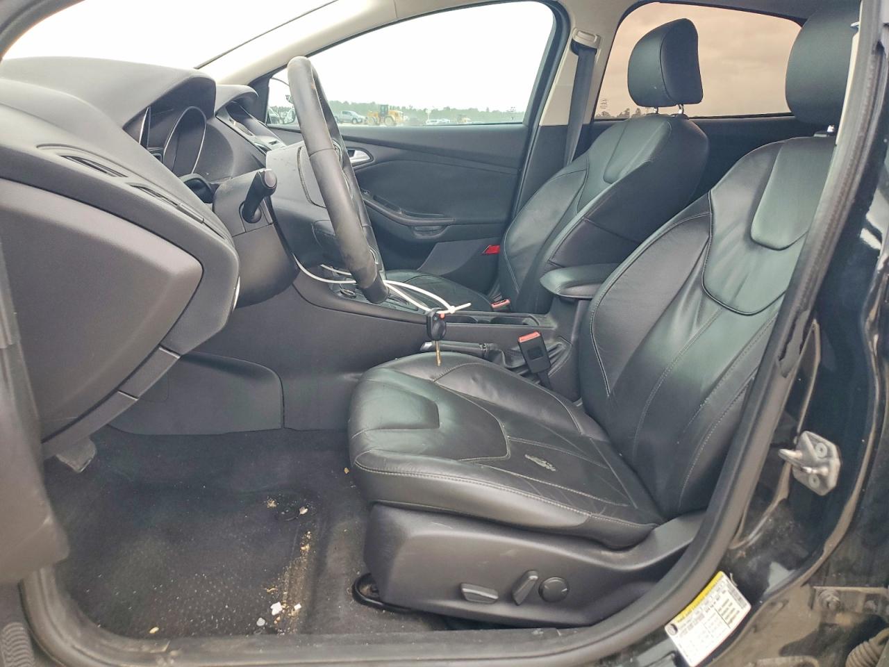 2015 FORD FOCUS SE photo 19