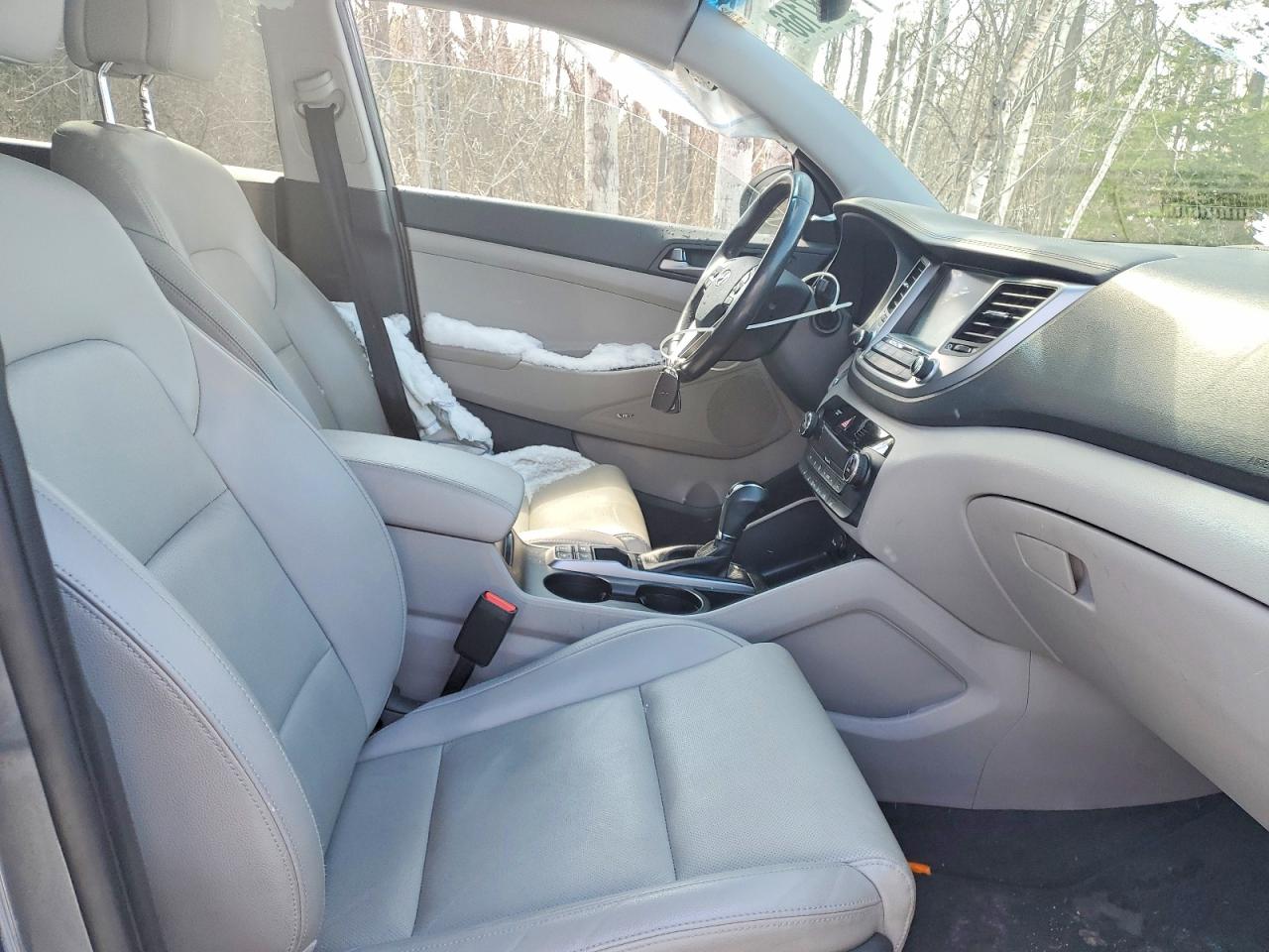 2017 HYUNDAI TUCSON SE photo 19