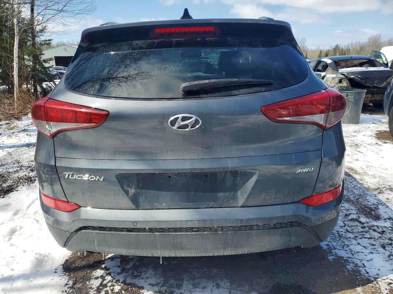 2017 HYUNDAI TUCSON SE photo 16