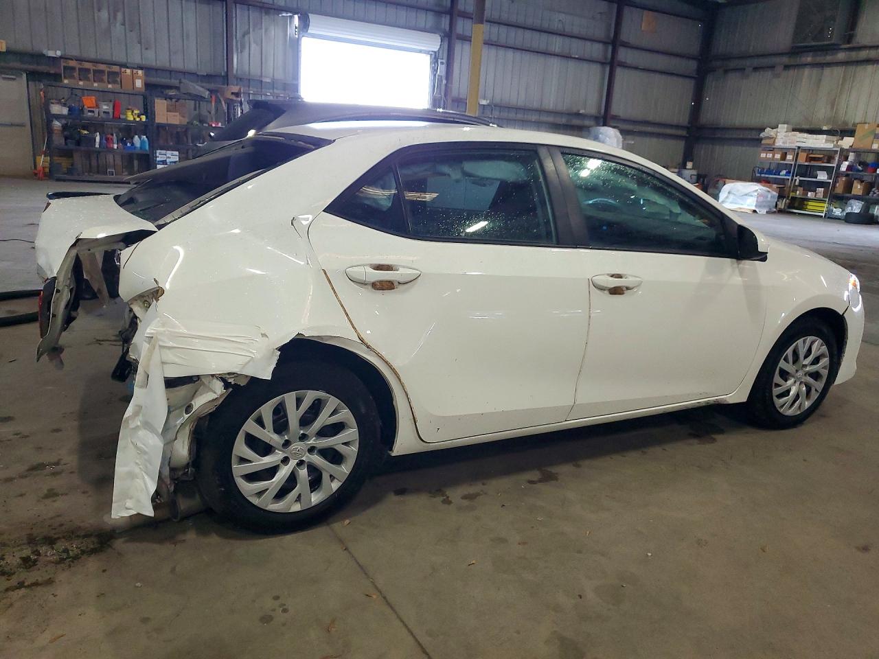 2018 TOYOTA COROLLA LE photo 5