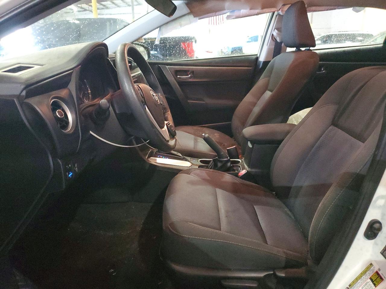 2018 TOYOTA COROLLA LE photo 13