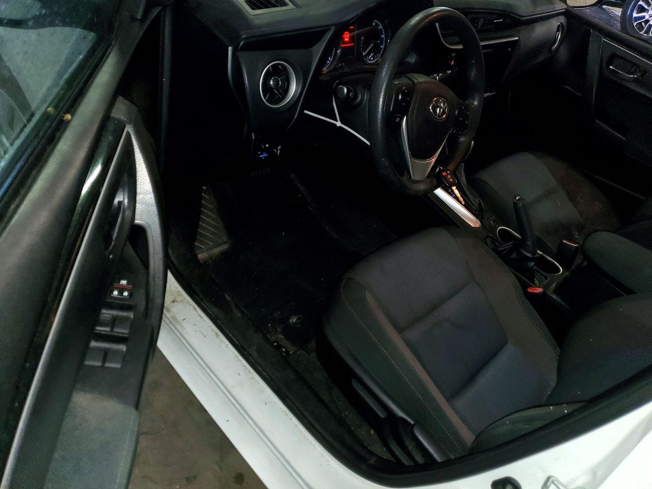 2018 TOYOTA COROLLA LE photo 15
