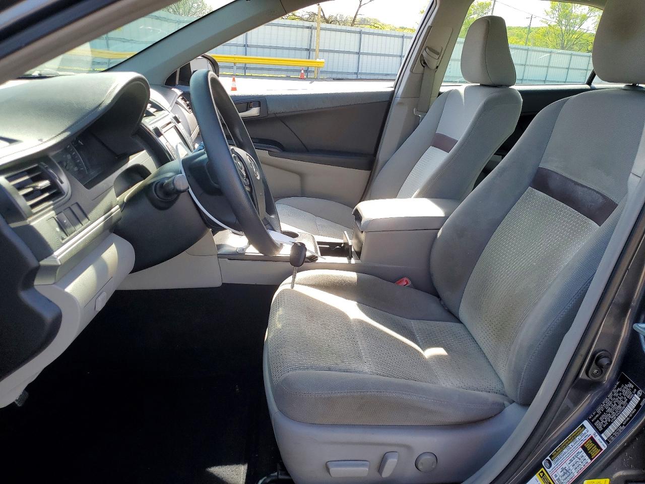 2012 TOYOTA CAMRY LE photo 19