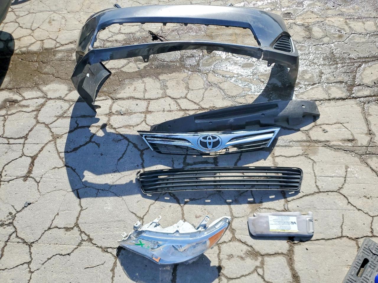 2012 TOYOTA CAMRY LE photo 34