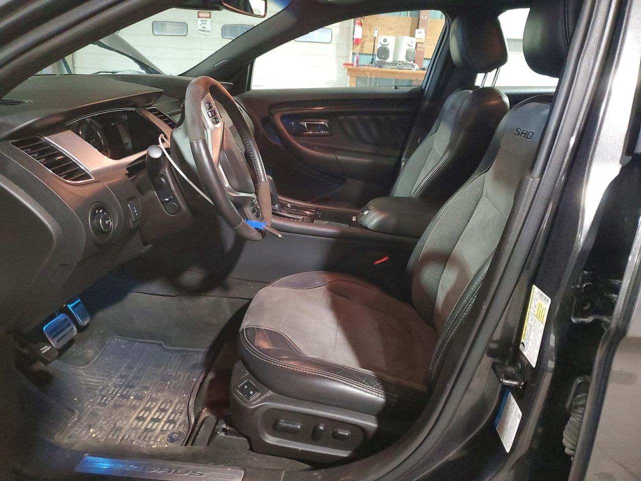 2015 FORD TAURUS SHO photo 19