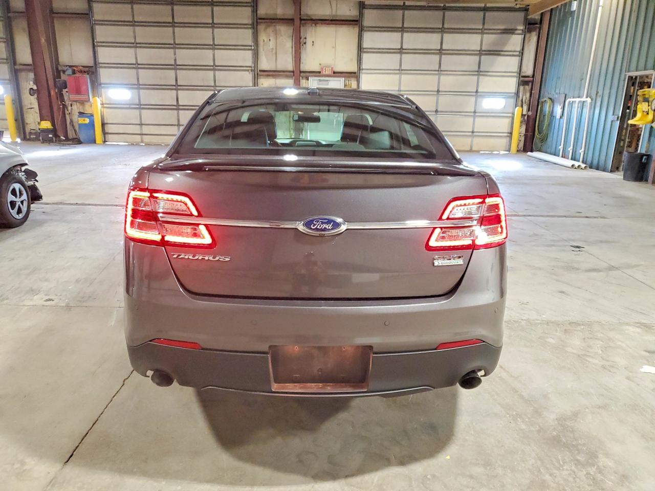 2015 FORD TAURUS SHO photo 16