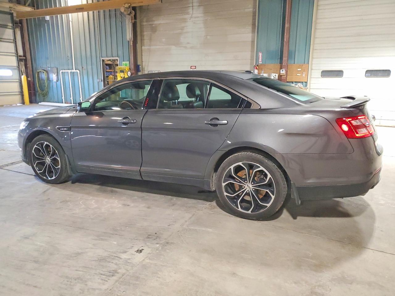 2015 FORD TAURUS SHO photo 4