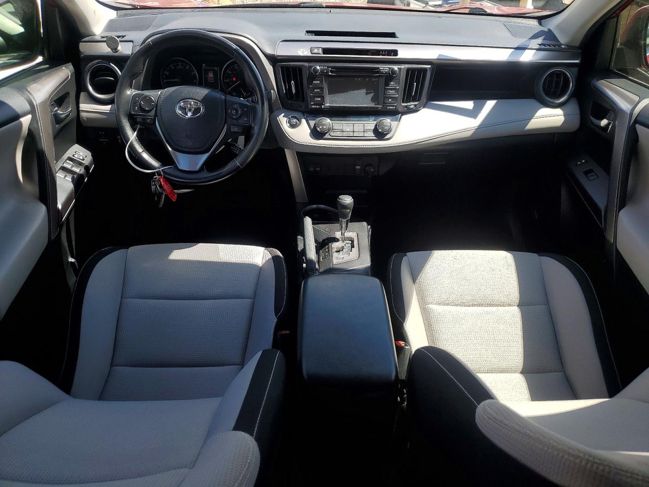2017 TOYOTA RAV4 XLE photo 8