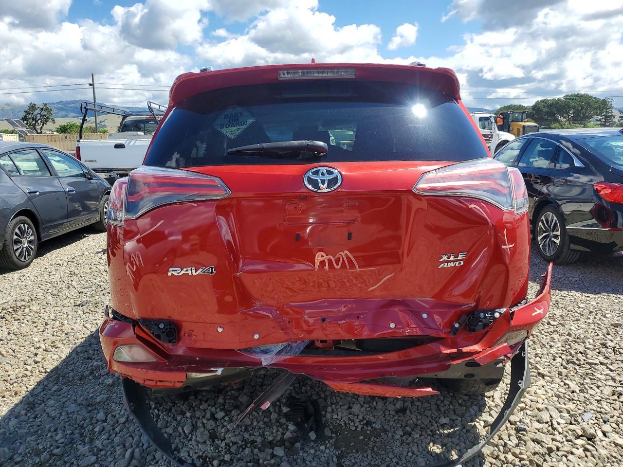 2017 TOYOTA RAV4 XLE photo 6